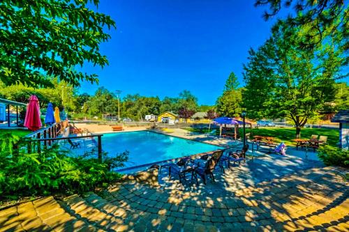 Tuolumne House | NEW! Cozy & Secluded House w/Deck - Near Yosemite!
