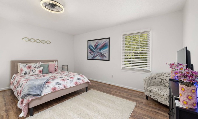 Southwest Raleigh House | NEW Cozy Townhome w/Pool, Patio, Dogs Welcome