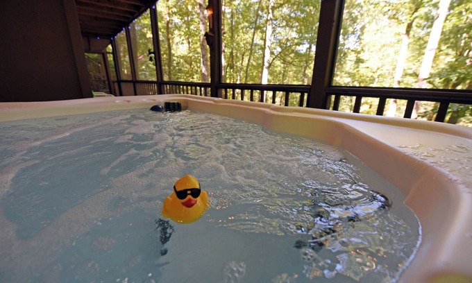 Hiawassee Cabin | NEW! Creekside Cabin w/new hot tub & firepit!