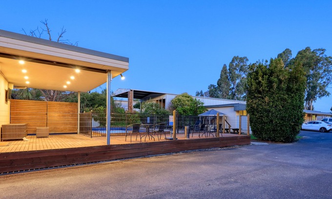 Seymour Hotel | New Crossing Place Motel & Apartments