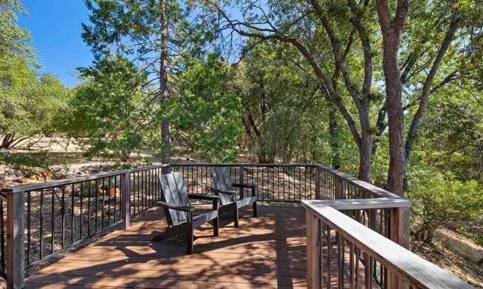 Tuolumne House | New! Custom Built Architectural Gem Mountain House