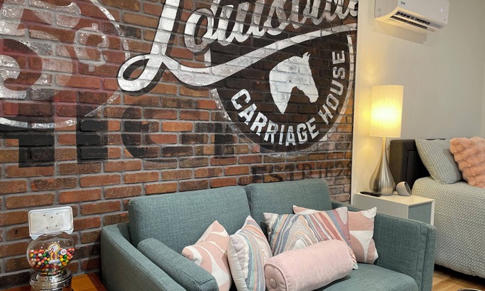Deer Park Cottage | New Custom & Creative Louisville Carriage House: expansive deck, wifi, walkable