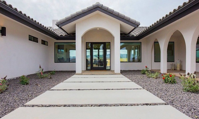 Paso Robles Villa | NEW! Custom Luxury Estate on 220 Acres Lot - Views