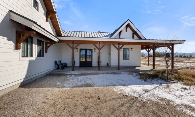 Leigh Creek Estates House | New Daydream Home - Hot tub