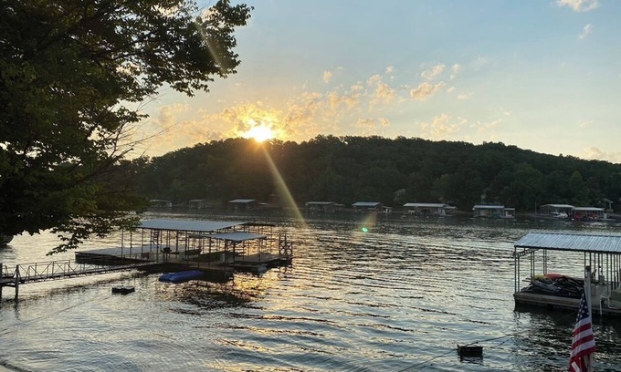 Gravois Mills House | NEW deck! 6BR Lakefront home. 4100sq ft. Extra parking. Open slip.