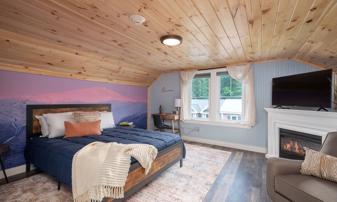 Intervale Apartment | NEW! Deluxe 2 bedroom w/coffee bar close to skiing, hiking, biking & N. Conway