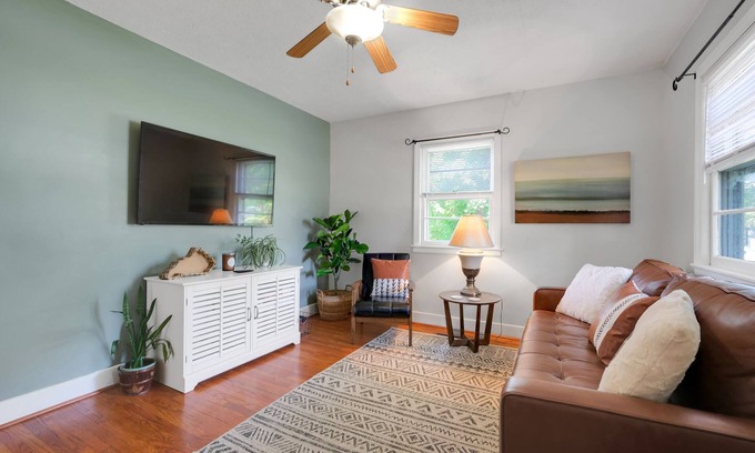 Schnitzelburg House | NEW! ☆ Deluxe on Delor!☑Spacious ☑Accessible ☑Cozy