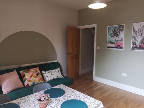 Derby House | NEW Derby Pride Park Arena Moorways 4 bedrooms 7 beds -Spacious contractors or group -FREE PARKING