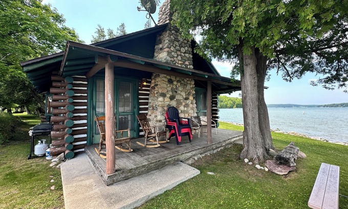 Boyne City House | *NEW* Desirable spot on Walloon Lake! Friday to Friday