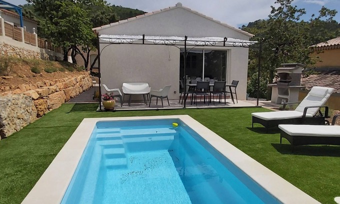 Rocbaron Villa | New, detached 2-bedroom villa for 4 people
