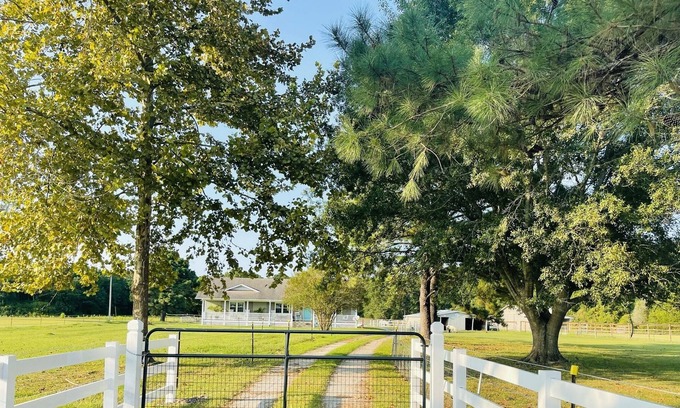 Carteret County Other | NEW dog friendly With fee Coastal Farmhouse 7 miles to Emerald Isle