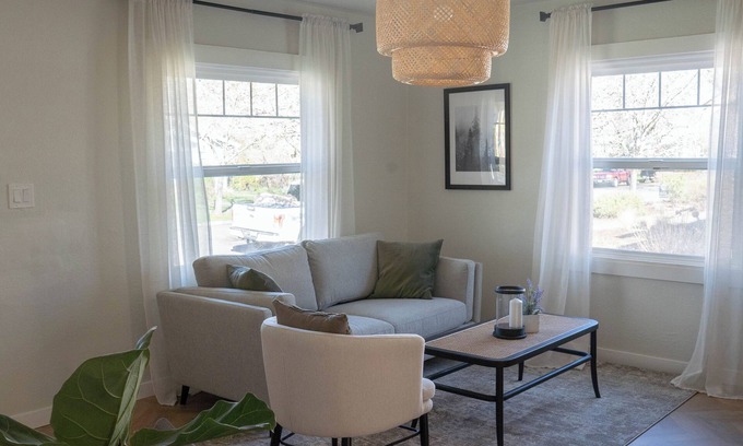 West Eugene Cottage | NEW DOWNTOWN COTTAGE- Near U of O Campus