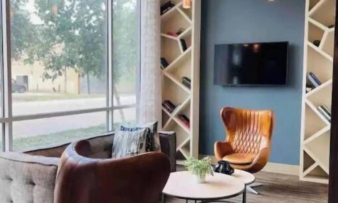 Central Business District Condo | New Downtown! Luxury 1-bedroom condo with AC, WiFi in delightful Houston