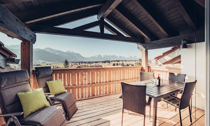 Berghof Condo | New dream apartment with views over the Bannwaldsee in the Allgäu mountains.