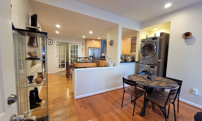 Dupont Circle Apartment | NEW DuPont Adams Morgan WALK SCORE 99, Walk to Metro, Great Restaurants