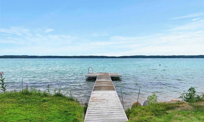 Elk Rapids House | New! Elk Lake Cottage - 14 Minutes from Horse Show!