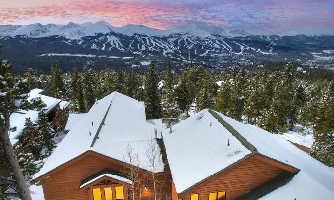 Woodmoor Cabin | NEW Emmett's Peak in Breck, Forest & Mountain Views, 5min drive to Slopes/Downtown, Hot Tub