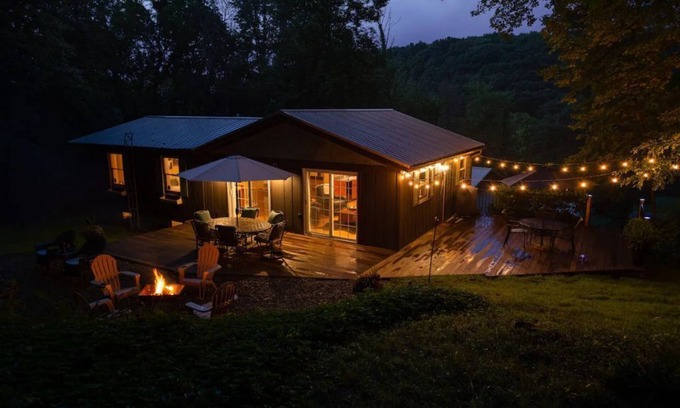 Perrysville Cottage | NEW Enchanting Mohican Getaway w/Poker&Pool Table