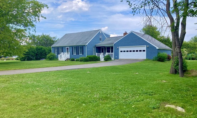 Matunuck House | New England Beach House - 10 min walk from the beach!