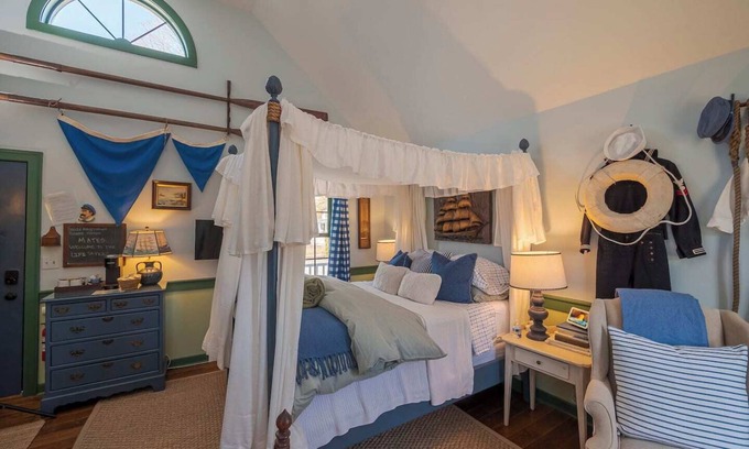 Stonington Apartment | New England Hospitality at the Carriage HousenMystic Vacation Rentals LLC