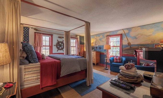 Stonington Apartment | New England Hospitality at the Carriage HousenMystic Vacation Rentals LLC