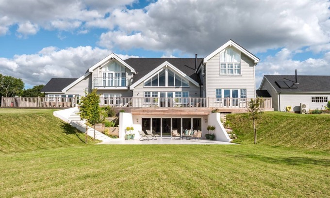 Wickham Villa | New England Mansion - Six Bedroom Villa, Sleeps 15