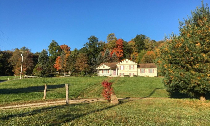 White House | NEW! Enjoy Mountain View and private lake from your home in Laurel Highlands!