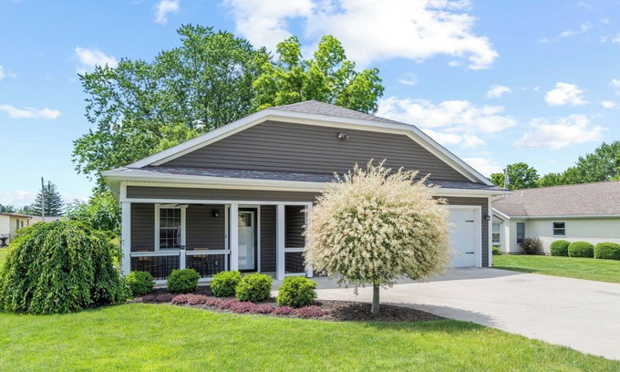 Auburn House | NEW! Executive 2BR Home, Huge Yard, 1.5 mi to ACD Museum, 15 mi to Fort Wayne