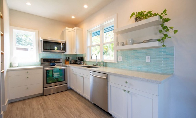 Kuau Cottage | NEW FABULOUS Ku'au Ko 2 bed 2 bath beach ccottage- AC every room 1 mi to Paia