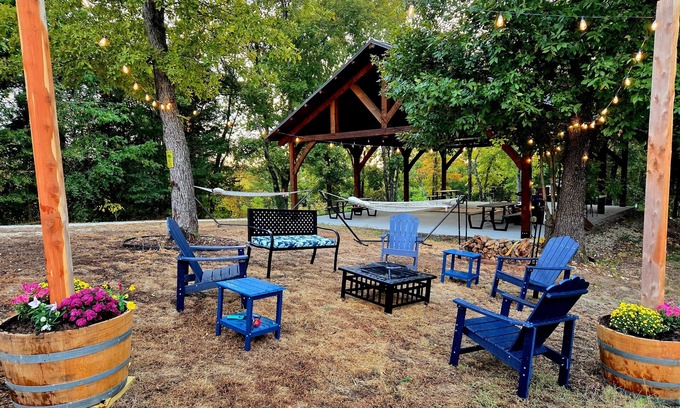 Walnut Shade House | New Farm Barn, near Branson, MO