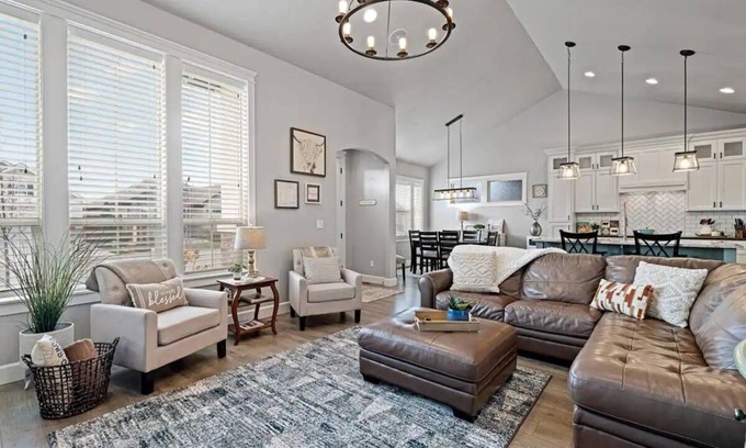 Southwest Ada County Alliance Cottage | New Farmhouse Cottage in the heart of Treasure valley with Hot tub!