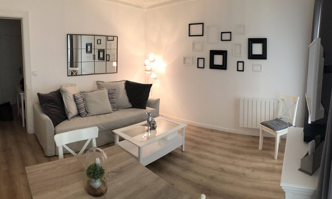 Quartier de Rochechouart Apartment | New flat in Paris near Sacre Coeur, Montmartre, cozy and beautiful for 6 people!