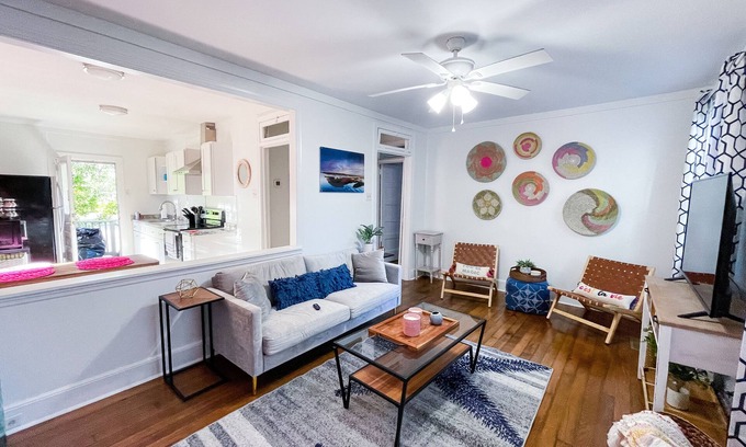 Beaufort House | New - Flirty Flamingo Bungalow - close to downtown