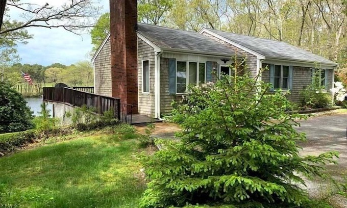 Wianno House | New for 2023! Osterville rental on Neck pond. RPMS124