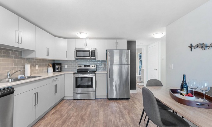 Central Okanagan Bed & Breakfast | New! For the View- Guest Suite; 3 beaches, hiking trails and wineries close by