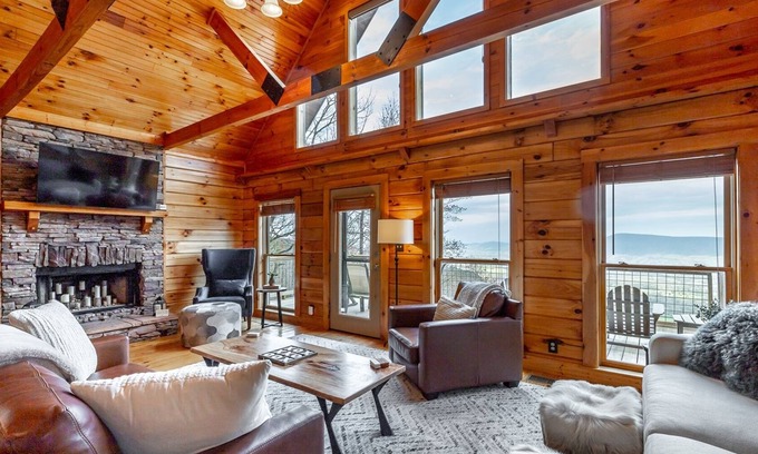 Rising Fawn House | NEW! Fox Creek Lodge | Cabin W/ Gorgeous Mtn Views