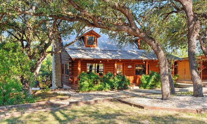 Leakey Cabin | NEW! Frio Rivers Edge in the Heart of Hill Country