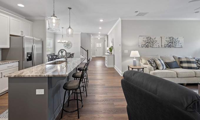 Lake Oconee House | New Fully-Furnished Carriage House in Harbor Club (gated) community