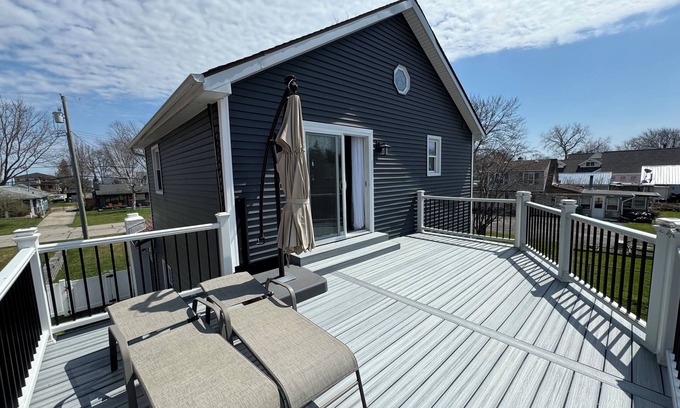 Harrison House | New & Fully Updated 2 & 2 Sleeps 6! With canal access to dock up to 70’ of boats