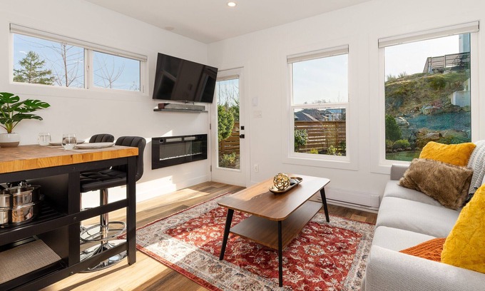 Victoria Apartment | New Garden Studio I ProClean I Skylight I Rain Shower I Nespresso I Free Parking