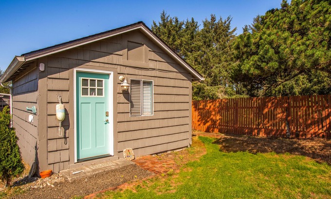 Grayland Cottage | NEW: Get Away to the Ocean at Breakwater Inn & Cottages