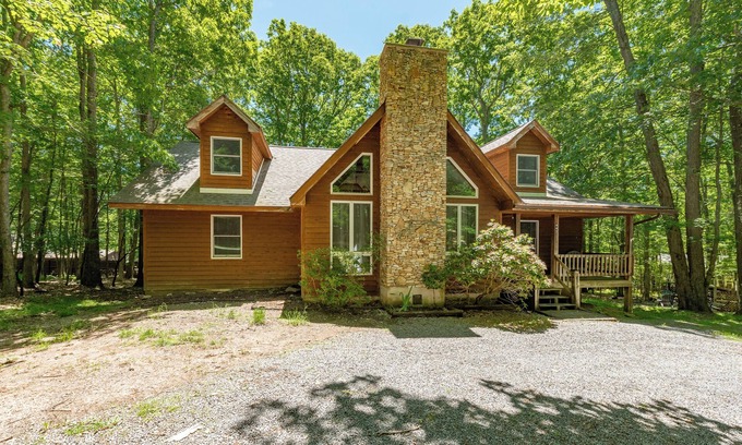 Sky Valley House | New! Get Your Creek On: Lake Access, Fireplace, Grill, Fire Pit!