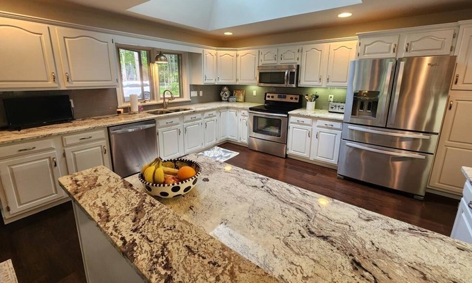 Birchwood Farms House | NEW! Golfview Retreat - ranch style on 2nd hole of Farms course at Birchwood
