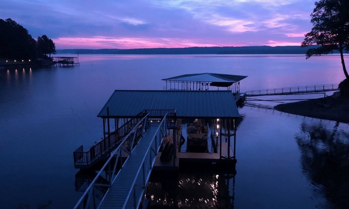 Counce House | NEW! Gorgeous Lake Front Home With Beautiful Views of Pickwick Lake