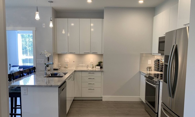Maple Ridge Condo | NEW! GORGEOUS LUXURY 2 BEDROOM 2 BATHROOM ENTIRE SUITE