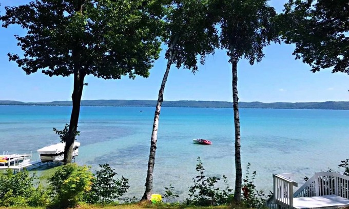 Glen Arbor House | New! Gorgeous Waterfront 3 Bedroom Rental on Glen Lake