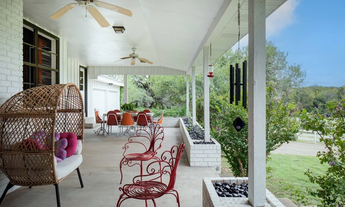 La Grange Other | NEW! Groovy Oaks, Rutersville-10 mls to Round TopnInternal name: Groovy Oaks