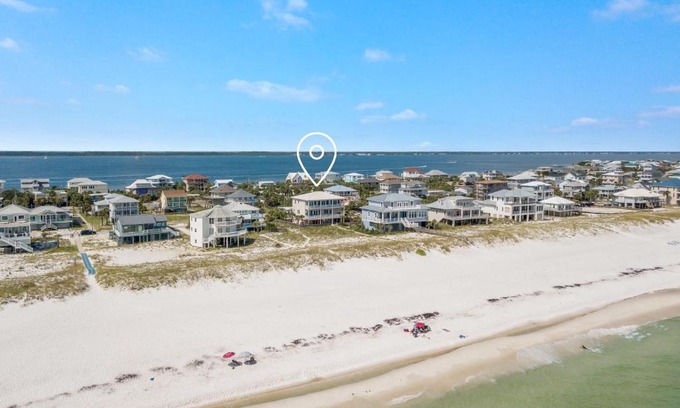 Villa Primera House | NEW Gulf Front with Game Room Family Friendly!