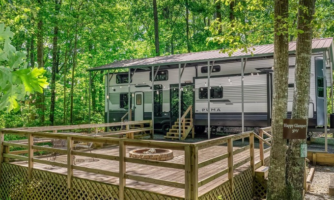 Fort Payne House | NEW Happy Glamper RV with large fire pit and deck! Cal King Bed | WiFi| Hammock