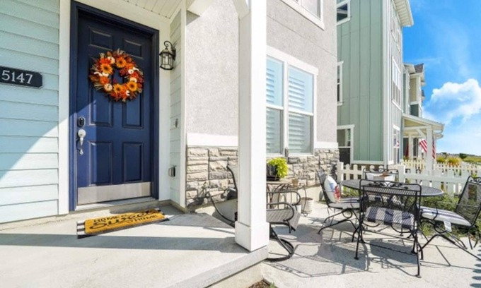 Herriman House | New Herriman townhome-pets welcome 2 master suites
